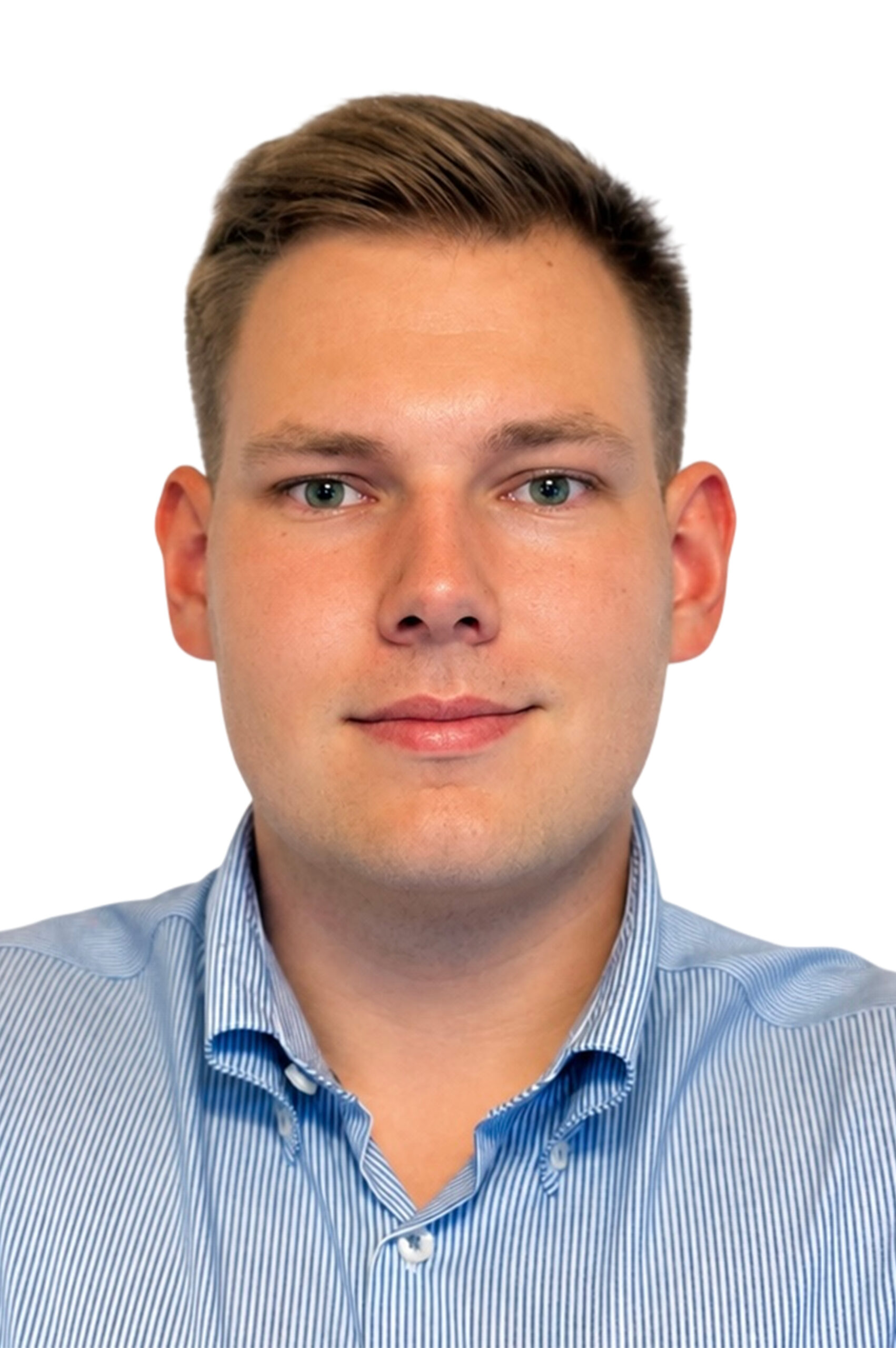 Porträtaufnahme von Kandidat Philipps im hellblauen Streifenhemd vor weißem Hintergrund.